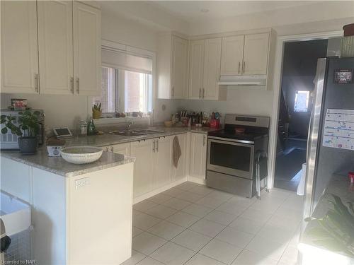 27 Palace Street, Thorold, ON - Indoor Photo Showing Kitchen