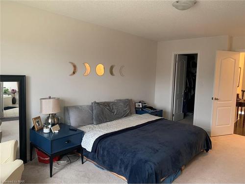 27 Palace Street, Thorold, ON - Indoor Photo Showing Bedroom