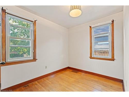 4456 Sixth Avenue, Niagara Falls, ON - Indoor Photo Showing Other Room