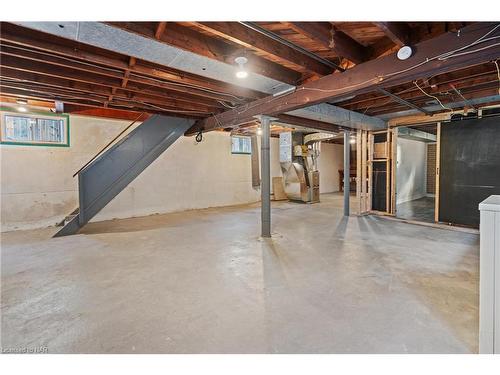 4456 Sixth Avenue, Niagara Falls, ON - Indoor Photo Showing Basement