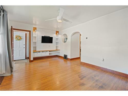 4456 Sixth Avenue, Niagara Falls, ON - Indoor Photo Showing Other Room