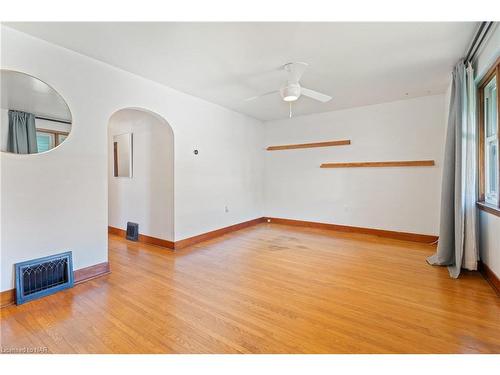 4456 Sixth Avenue, Niagara Falls, ON - Indoor Photo Showing Other Room