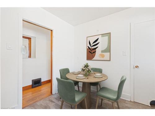 4456 Sixth Avenue, Niagara Falls, ON - Indoor Photo Showing Dining Room