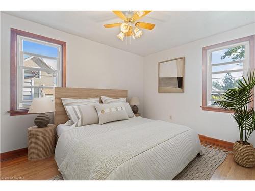 4456 Sixth Avenue, Niagara Falls, ON - Indoor Photo Showing Bedroom