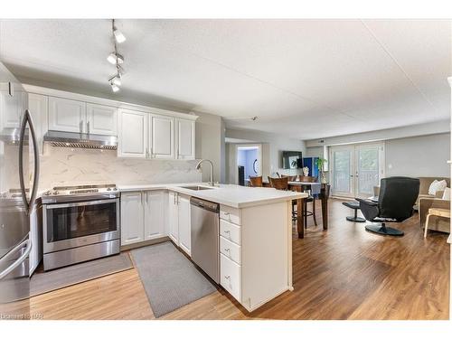 211-2010 Cleaver Avenue, Burlington, ON - Indoor Photo Showing Kitchen With Stainless Steel Kitchen