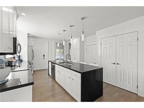 11 Shelley Avenue, St. Catharines, ON - Indoor Photo Showing Kitchen