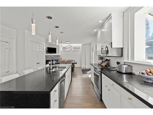 11 Shelley Avenue, St. Catharines, ON - Indoor Photo Showing Kitchen With Double Sink With Upgraded Kitchen