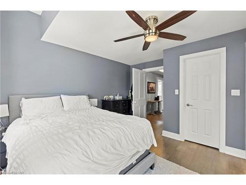 11 Shelley Avenue, St. Catharines, ON - Indoor Photo Showing Bedroom