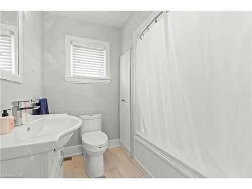 11 Shelley Avenue, St. Catharines, ON - Indoor Photo Showing Bathroom