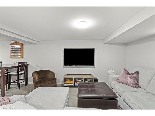 11 Shelley Avenue, St. Catharines, ON - Indoor Photo Showing Living Room