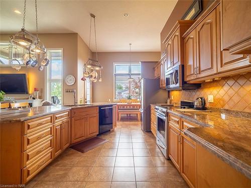 20219 Youngs Road S, Port Colborne, ON - Indoor Photo Showing Kitchen