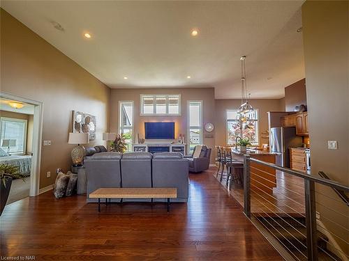 20219 Youngs Road S, Port Colborne, ON - Indoor Photo Showing Living Room