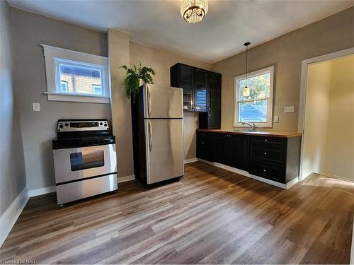 4848 Second Avenue, Niagara Falls, ON - Indoor Photo Showing Kitchen