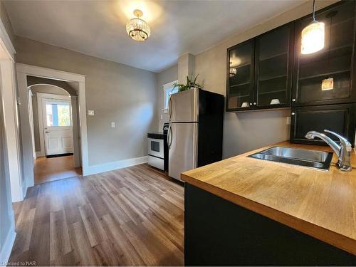 4848 Second Avenue, Niagara Falls, ON - Indoor Photo Showing Kitchen With Double Sink