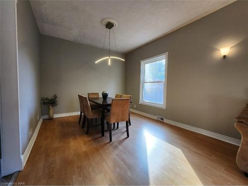 4848 Second Avenue, Niagara Falls, ON - Indoor Photo Showing Dining Room