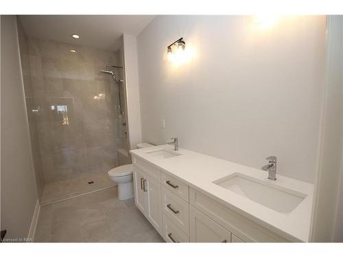 8 Peachtree Lane, Niagara-On-The-Lake, ON - Indoor Photo Showing Bathroom