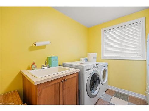 79 Macturnbull Drive, St. Catharines, ON - Indoor Photo Showing Laundry Room