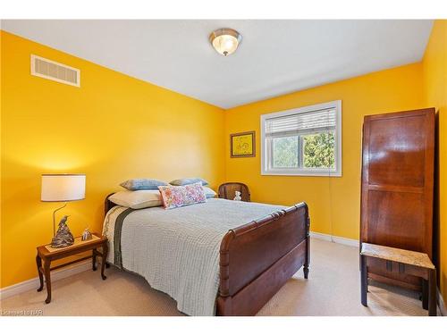 79 Macturnbull Drive, St. Catharines, ON - Indoor Photo Showing Bedroom