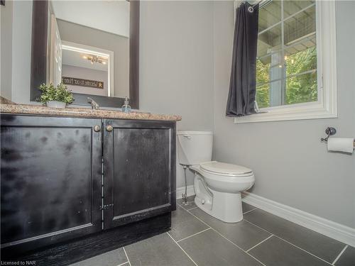 100 Loretta Drive, Niagara-On-The-Lake, ON - Indoor Photo Showing Bathroom