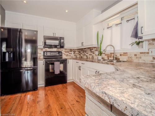 100 Loretta Drive, Niagara-On-The-Lake, ON - Indoor Photo Showing Kitchen