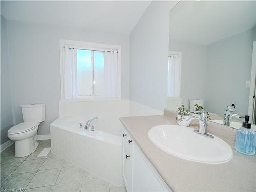 100 Loretta Drive, Niagara-On-The-Lake, ON - Indoor Photo Showing Bathroom