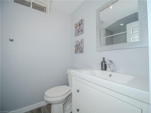 100 Loretta Drive, Niagara-On-The-Lake, ON - Indoor Photo Showing Bathroom