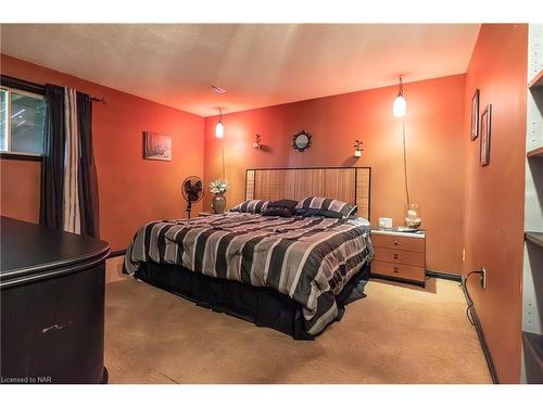 7992 Post Road, Niagara Falls, ON - Indoor Photo Showing Bedroom