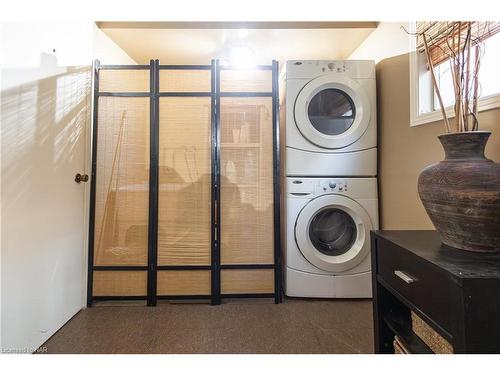 7992 Post Road, Niagara Falls, ON - Indoor Photo Showing Laundry Room