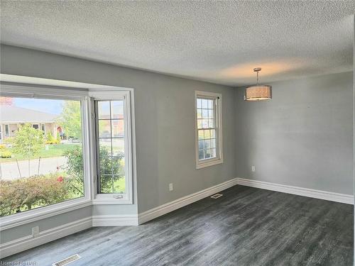 7992 Post Road, Niagara Falls, ON - Indoor Photo Showing Other Room