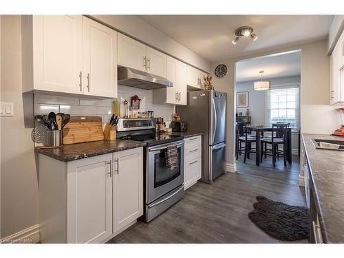 7992 Post Road, Niagara Falls, ON - Indoor Photo Showing Kitchen