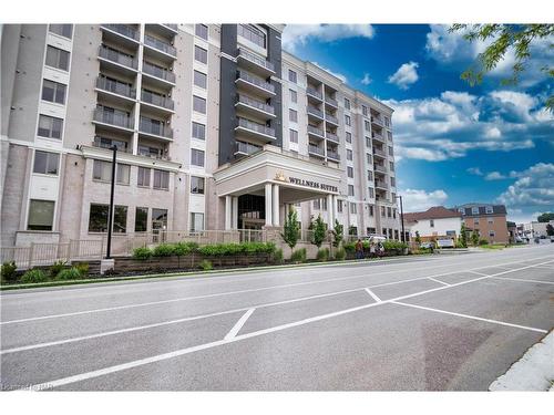 701-5698 Main Street, Niagara Falls, ON - Outdoor With Balcony With Facade