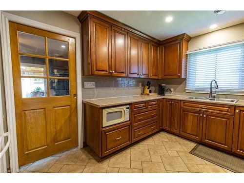 10576 Woodland Dr Drive, Port Colborne, ON - Indoor Photo Showing Kitchen With Double Sink