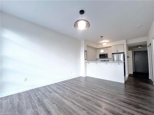 403-10 Concord Place, Grimsby, ON - Indoor Photo Showing Kitchen