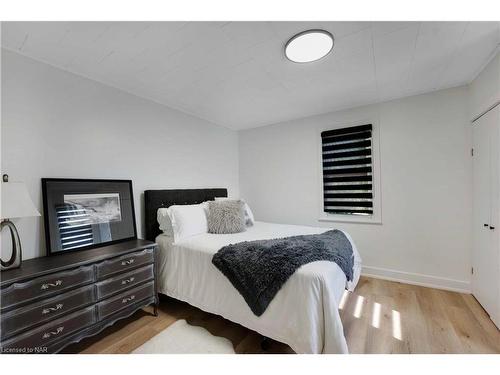 211 Charlotte Street, Port Colborne, ON - Indoor Photo Showing Bedroom