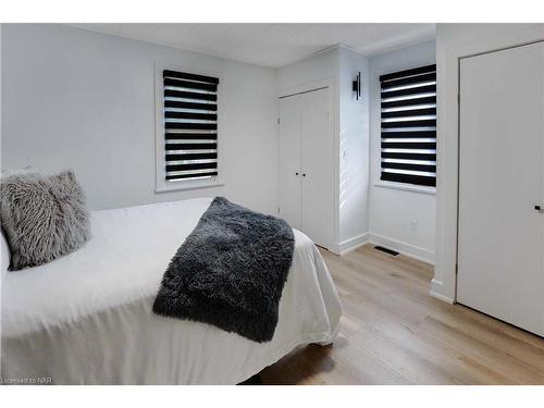 211 Charlotte Street, Port Colborne, ON - Indoor Photo Showing Bedroom