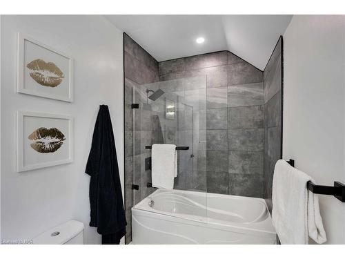 211 Charlotte Street, Port Colborne, ON - Indoor Photo Showing Bathroom