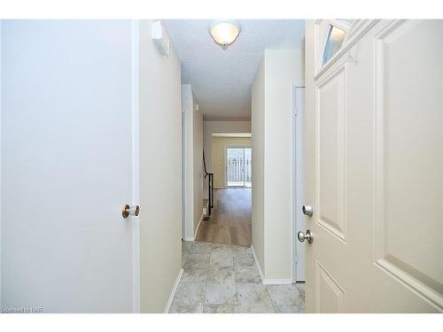 23-75 Ventura Drive, St. Catharines, ON - Indoor Photo Showing Other Room