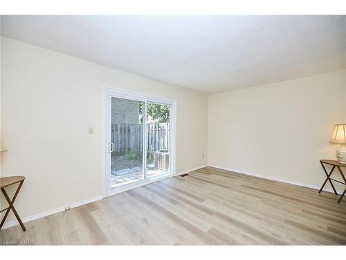 23-75 Ventura Drive, St. Catharines, ON - Indoor Photo Showing Other Room