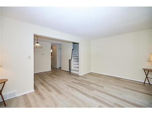 23-75 Ventura Drive, St. Catharines, ON - Indoor Photo Showing Other Room