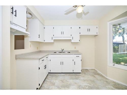 23-75 Ventura Drive, St. Catharines, ON - Indoor Photo Showing Kitchen With Double Sink