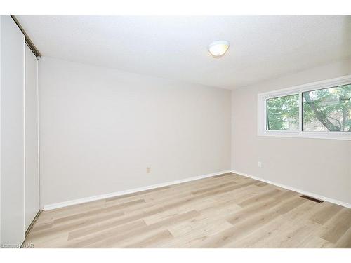 23-75 Ventura Drive, St. Catharines, ON - Indoor Photo Showing Other Room