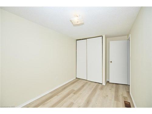 23-75 Ventura Drive, St. Catharines, ON - Indoor Photo Showing Other Room