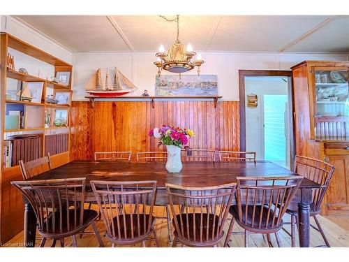 3728 Crystal Beach Drive, Crystal Beach, ON - Indoor Photo Showing Dining Room