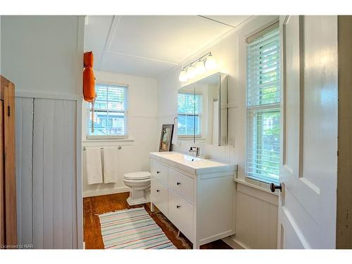 3728 Crystal Beach Drive, Crystal Beach, ON - Indoor Photo Showing Bathroom