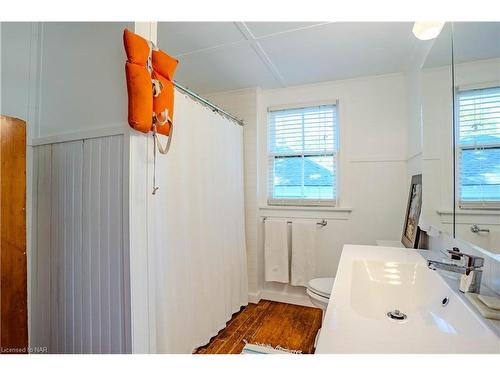 3728 Crystal Beach Drive, Crystal Beach, ON - Indoor Photo Showing Bathroom