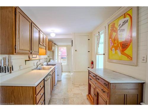 3728 Crystal Beach Drive, Crystal Beach, ON - Indoor Photo Showing Kitchen