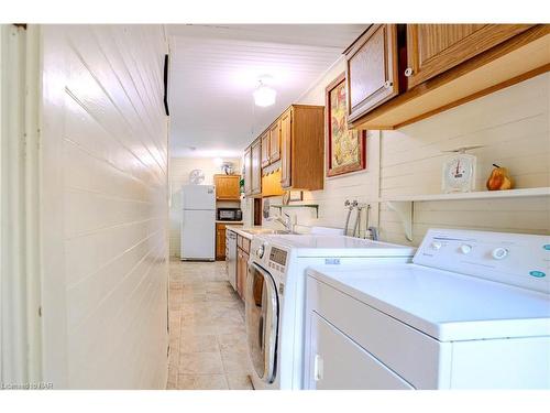 3728 Crystal Beach Drive, Crystal Beach, ON - Indoor Photo Showing Laundry Room