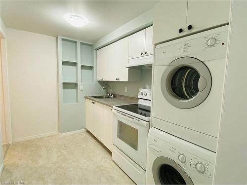 Basement-171 Woodrow Street, St. Catharines, ON - Indoor Photo Showing Laundry Room