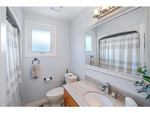 35 Loraine Drive, St. Catharines, ON - Indoor Photo Showing Bathroom