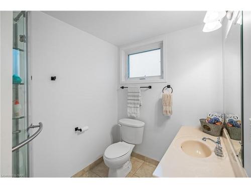 35 Loraine Drive, St. Catharines, ON - Indoor Photo Showing Bathroom